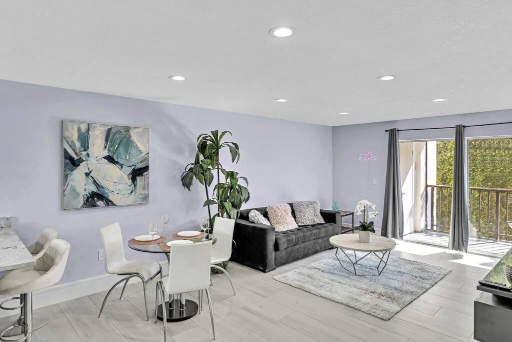 One Bedroom Steps Away From The Beach! Sunny Isles Beach Exterior photo