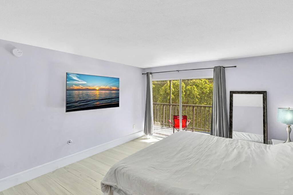 One Bedroom Steps Away From The Beach! Sunny Isles Beach Exterior photo